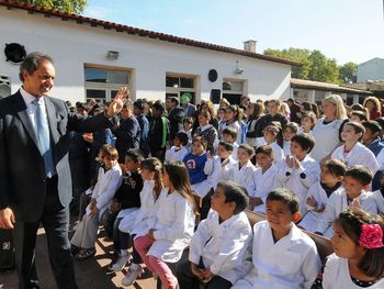 Scioli convocó a los gremios a definir cómo recuperar los días de clases perdidos