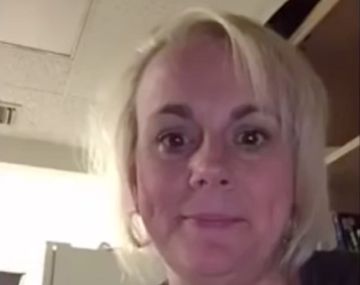 Su hijo no la llamaba y ella le hizo un video viral