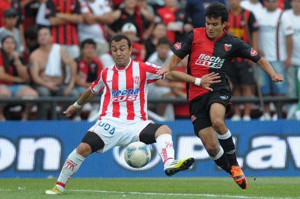 Colón hundió más a Unión en un clásico que tuvo de todo