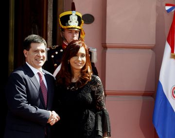 CFK destacó el compromiso de Cartes contra la pobreza