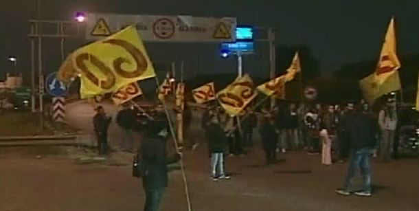 Colectiveros de la línea 60 ya cortaron el Puente La Noria