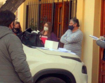 Desbaratan un vacunatorio trucho: convocaban vecinos por WhatsApp y daban dosis robadas a geriátricos