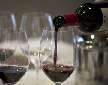 Enterate cómo tomar vino tinto y que al otro día no tengas resaca