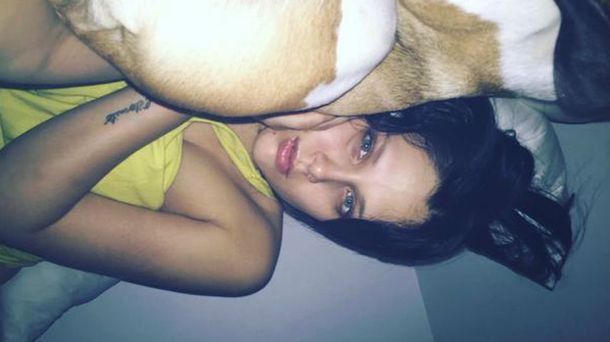 El look descuidado de Barbie Vélez en Twitter