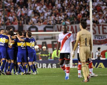 Boca volvió a festejar ante un Monumental mudo
