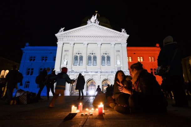 Aumentan a 130 las víctimas mortales de los atentados de París