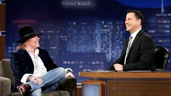 un axl rose irreconocible enfrento las camaras de tv un axl rose irreconocible enfrento las camaras de tv