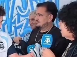 julian alvarez sorprendio a la mona jimenez con un regalo especial en pleno streaming julian alvarez sorprendio a la mona jimenez con un regalo especial en pleno streaming