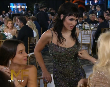 Lali Espósito súper hot en los Martín Fierro y a los besos con Mariana Genesio Peña