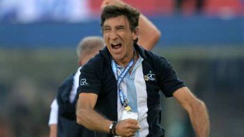 pintadas de apoyo a gustavo costas en el cilindro en medio del mal arranque de racing pintadas de apoyo a gustavo costas en el cilindro en medio del mal arranque de racing