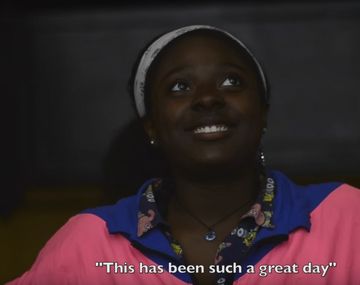 La reacción  cuando le dicen que son hermosas