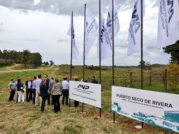 La Administración Nacional de Puertos dio un nuevo paso en la concreción del proyecto del puerto seco en Rivera. La Administración Nacional de Puertos dio un nuevo paso en la concreción del proyecto del puerto seco en Rivera.