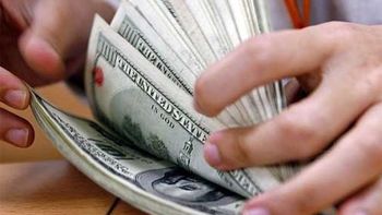 dolar negro subio a $8,52 y el oficial avanzo a $5,165 dolar negro subio a $8,52 y el oficial avanzo a $5,165