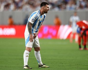 El momento que asustó a todos: la molestia de Messi vs Chile