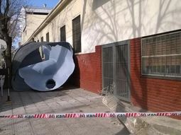 Pudo ser una tragedia: cayeron dos tanques