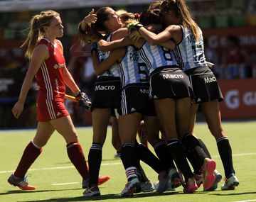 Las Leonas golearon a Inglaterra y son primeras en su grupo