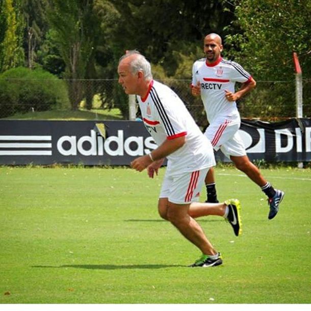 Se juntaron los ídolos: Sabella y Verón jugaron un partido de fútbol