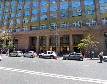 Hallan muerto frente al Ministerio de Desarrollo Productivo a un funcionario: se habría quitado la vida