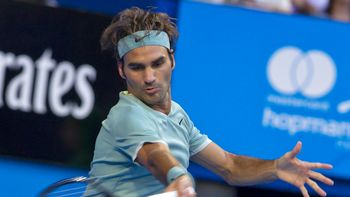 Federer volvió a las canchas con un triunfo Federer volvió a las canchas con un triunfo