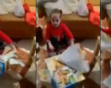 Furor por la reacción de una nena al abrir el regalo de Reyes que no le gustó