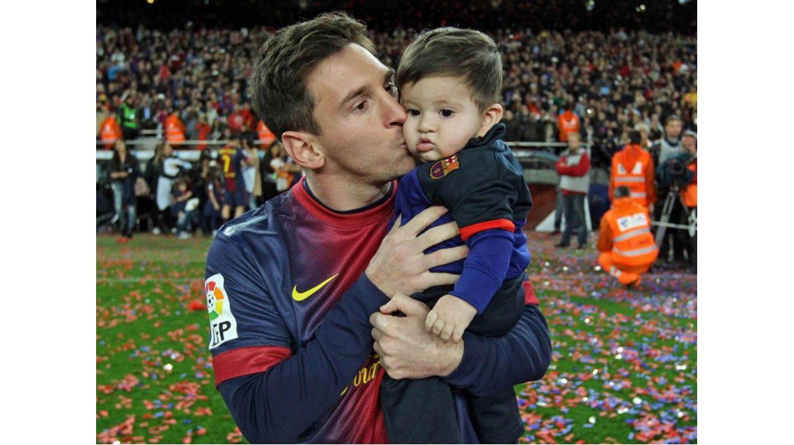 Preocupación en el fútbol mundial: a Thiago, el hijo de Messi, no le