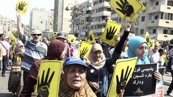 egipto: arrojan bomba a comisaria y desactivan otra en las vias egipto: arrojan bomba a comisaria y desactivan otra en las vias