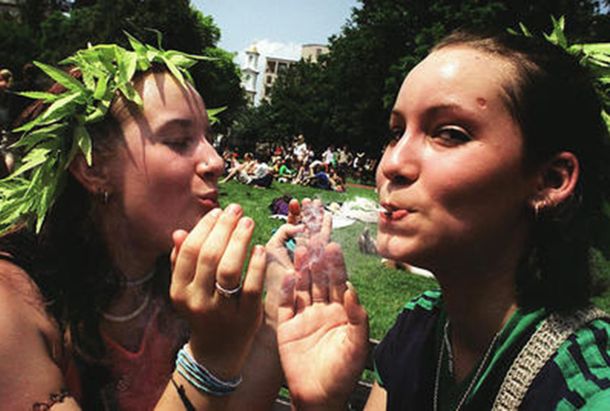 Fumar marihuana por placer ya es legal en la costa oeste de los Estados Unidos