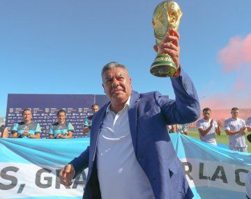 Chiqui Tapia sigue de gira con la Copa del Mundo: visitará Catamarca