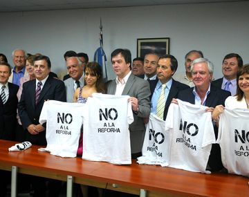 Diputados opositores firmaron un acuerdo contra la re-reelección