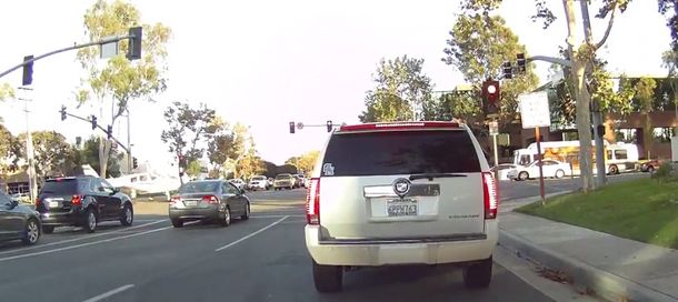 VIDEO: Así aterrizó una avioneta en plena avenida