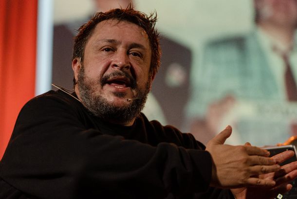Hernán Casciari intercedió por el profesor al que suspendieron por leer en clase uno de sus cuentos
