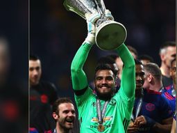 con romero en el arco, manchester salio campeon de la europa league con romero en el arco, manchester salio campeon de la europa league