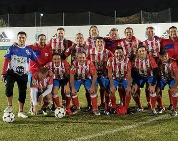 Con un particular anuncio