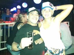 Diego Maradona en Sutton de San Miguel con su novia Rocío Oliva Diego Maradona en Sutton de San Miguel con su novia Rocío Oliva