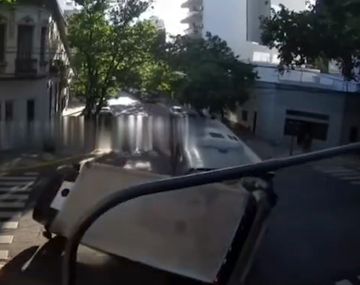 El video con el momento exacto del choque entre un colectivo y un camión en Almagro