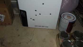 le disparo ocho tiros a su computadora en un callejon y fue citado por la justicia le disparo ocho tiros a su computadora en un callejon y fue citado por la justicia