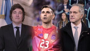 daniel scioli comparo a javier milei con el dibu martinez: le toca atajar todas las que le tiran daniel scioli comparo a javier milei con el dibu martinez: le toca atajar todas las que le tiran