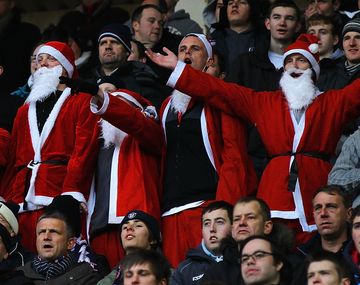 En el Boxing Day los hinchas suelen ir disfrazados de Papá Noel
