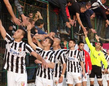 El presidente de un club mandó a sus jugadores al detector de mentiras