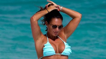 una millonaria heredera vive en bikini y en la playa una millonaria heredera vive en bikini y en la playa
