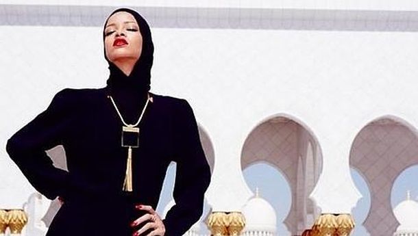 Rihanna fue expulsada de una mezquita por una sesión de fotos hot