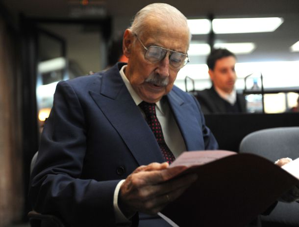 Se demora el entierro de Videla a la espera de la autopsia