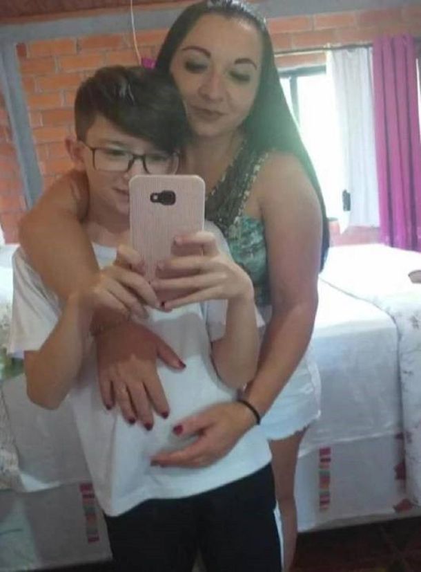 Brasil: estranguló al hijo porque lo encontró con su celular