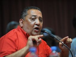 DElía organiza una contra cumbre al encuentro de los ruralistas de CRA