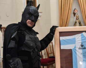 Batman fue víctima de inseguridad: lo asaltaron mientras iba disfrazado en La Plata