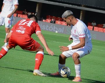 Con dos penales polémicos