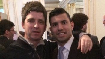 el kun agüero y su foto con el hincha mas famoso del manchester city el kun agüero y su foto con el hincha mas famoso del manchester city