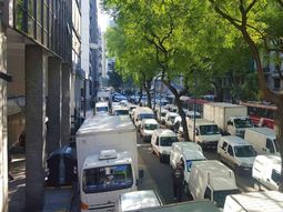 fleteros acampan frente al ministerio de trabajo por un conflicto con camioneros fleteros acampan frente al ministerio de trabajo por un conflicto con camioneros