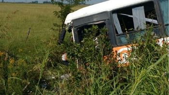 Choque de micros en Santa Fe - Crédito: Rosario 3 Choque de micros en Santa Fe - Crédito: Rosario 3