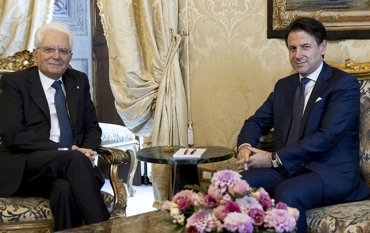 Mattarella recibió a Conte y le encargó que forme un gobierno de coalición